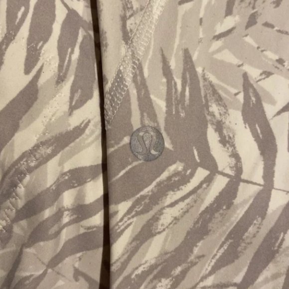 Lululemon Leggings, 25”, White Palm Print, Zipper Pockets, Mesh Stripe - Picture 5 of 6